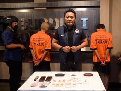 Pengedar Narkoba di Jakbar Ditangkap, Sabu Diumpetin di Kandang Burung