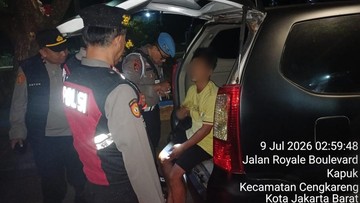 Polisi Gelar Razia di Cengkareng Jakbar, 2 Pria Bawa Narkoba Ditangkap