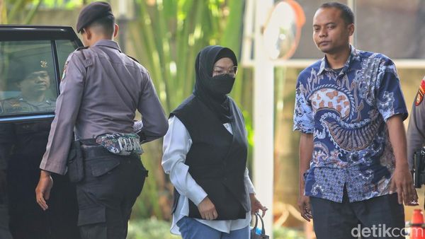 Potret Bupati Sukoharjo Tiba di KPK Usai Terjaring OTT Peras Bawahan