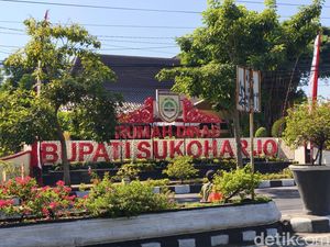 Suasana Terkini Rumah Dinas-Kantor Bupati Sukoharjo Usai OTT KPK