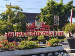Suasana Terkini Rumah Dinas-Kantor Bupati Sukoharjo Usai OTT KPK