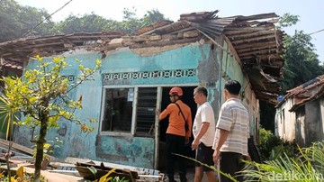 Rumah di Ciampea Bogor Rusak Diterjang Angin Kencang, Penghuni Mengungsi