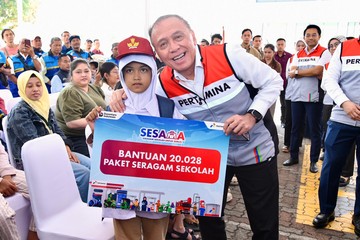 Pertamina Salurkan 8.800 Seragam Sekolah Murah untuk Sambut Tahun Ajaran Baru