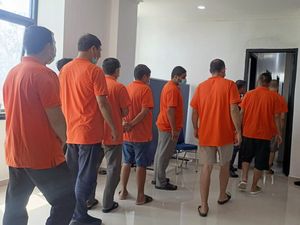 Kapal Mati Mesin, 16 WN Uzbekistan Terdampar di Alor NTT