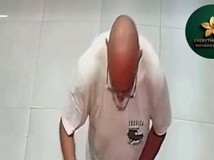 WNA Terekam CCTV Gasak Duit dan Celana di Toko Kuta Utara