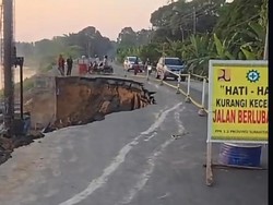 Akses Jalan Lintas Sekayu-Lubuklinggau Nyaris Putus Akibat Longsor