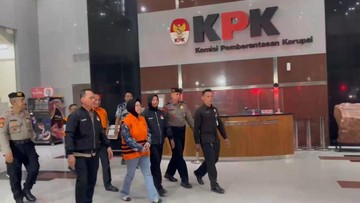 KPK Tahan Bupati Sukoharjo Etik Suryani