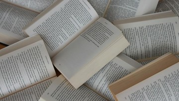 Perusahaan AI Beli dan Hancurkan Ribuan Buku Langka untuk Latih Model AI