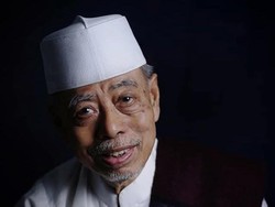KH Hasanuddin Kriyani Resmi Jadi Sesepuh Pondok Buntet Pesantren