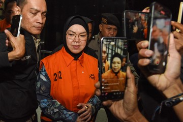 KPK Tahan Bupati Sukoharjo Etik Suryani Usai OTT Dugaan Pemerasan