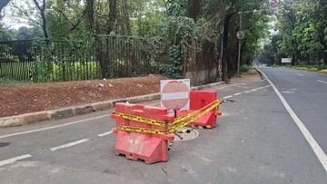 Lokasi 3 Pekerja Tewas di Gorong-gorong Jaktim Dipasang Garis Polisi