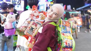 Melody Laksani Happy Banget Gembol Tas-tas Snack Jumbo