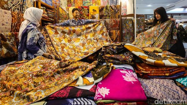 Motif Batik Nusantara Unjuk Pesona di Puspa Nuswantara 2026