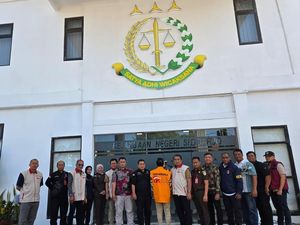 OJK Serahkan Tersangka Dugaan Pidana Perbankan ke Jaksa