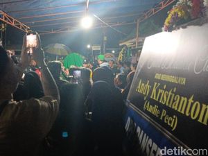 Mengenang Andie Peci, Pentolan Bonek Asal Madiun yang Tutup Usia