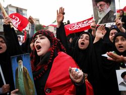 Perlawanan dan Balas Dendam: Pesan Iran Lewat Pemakaman Khamenei