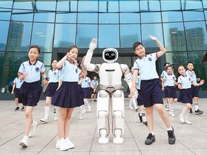 China Kenalkan Robot Humanoid Teman Curhat, Bisa Kenali Emosi