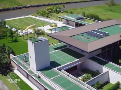 Intip Vila Neymar yang Bukan Kaleng-kaleng, Ada Helipad Segala!