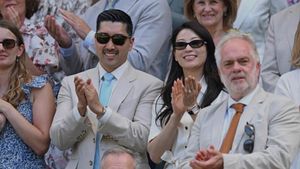 Momen Arden Cho Honeymoon-Wujudkan Impian Suami Nonton Tenis Wimbledon