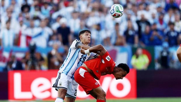 Soccer Football - FIFA World Cup 2026 - Quarter Final - Argentina v Switzerland - Kansas City Stadium, Kansas City, Missouri, U.S. - July 11, 2026 Argentina's Nahuel Molina in action with Switzerland's Dan Ndoye REUTERS/Lee Smith
