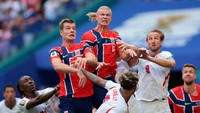 Sorloth Ngaku Sudah Ada Niat Oper Bola ke Haaland
