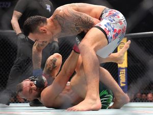 Conor McGregor Kalah dalam 69 Detik saat Comeback Lawan Max Holloway!