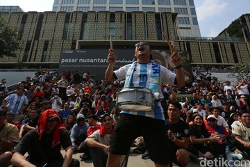 Euforia Nobar Argentina Vs Swiss di Sarinah