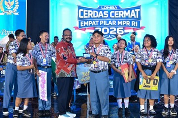 SMA Teruna Bakti Jayapura Sabet Juara LCC Empat Pilar Papua