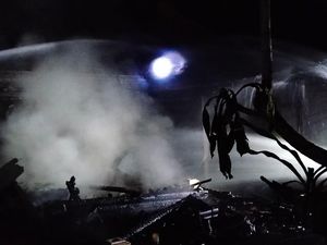 Rumah Mangku Net Hangus Terbakar di Jembrana, Kerugian Rp 250 Juta