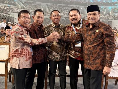 Potret 5 Pimpinan Lembaga Curi Perhatian, Kompak Berbatik di Harkopnas