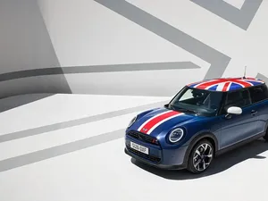 Kolektor Harus Punya! MINI Cooper Oxford Edition Resmi Meluncur