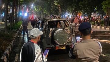 Mobil Pelat Dinas TNI Terbakar di Senen Jakpus, Diduga Akibat Korsleting