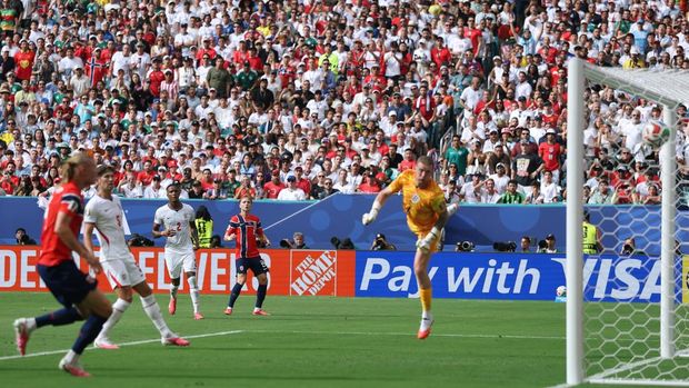 Soccer Football - FIFA World Cup 2026 - Quarter Final - Norway v England - Miami Stadium, Miami Gardens, Florida, U.S. - July 11, 2026 Norway's Andreas Schjelderup scores their first goal past England's Jordan Pickford REUTERS/Paul Childs