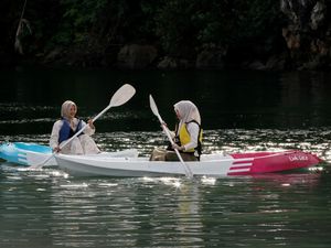 Paddle Board Jadi Daya Tarik Danau Lhok Gaca