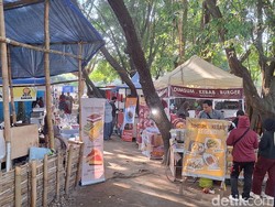 Senangnya Penjual Telur Lilit Raup Omzet Berlipat Saat Nobar Piala Dunia