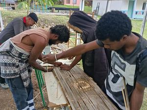 KJRI Noumea Latih Warga Lokal Bikin Kerajinan Tangan Pakai Bahan Alam