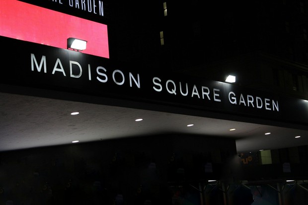 Pernikahan Taylor Swift digelar di Madison Square Garden, New York, yang disulap menjadi venue mewah dengan pengamanan superketat dan dekorasi spektakuler.
