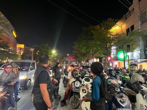 Kongkalikong Jukir Liar dan Oknum PD Parkir Makassar Raup Cuan di Area MP