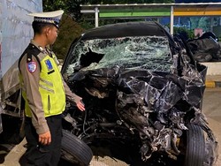 Satu Keluarga Asal Sumsel Tewas Usai Avanza Hantam Tronton di Tol Lampung