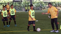 Ratusan Bibit Muda Asah Kemampuan Bermain Bola