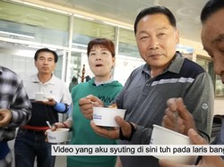 YouTuber Korea Bikin Seblak, sampai Bagi-bagi ke Orang Tua Buat Cicip!