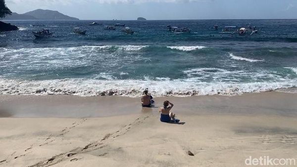 Potret Pantai Blue Lagoon Viral gegara Video Turis Ngaku Diusir Pemilik Warung