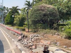 Penampakan Tembok Taman Tugu Muda Jebol Diseruduk Sedan