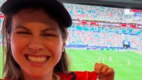 Aktris Terseksi Alexandra Daddario Nonton Piala Dunia, Sempat Diusir Petugas