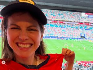 Aktris Terseksi Alexandra Daddario Nonton Piala Dunia, Sempat Diusir Petugas