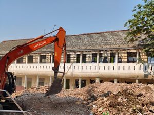 Bangunan Lama SDN Pocin 1 Depok Dibongkar Usai Polemik Panjang