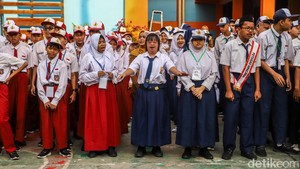 Bikin Haru, Tawa dan Senyum Anak Berkebutuhan Khusus Warnai Hari Pertama MPLS di SLBN 9