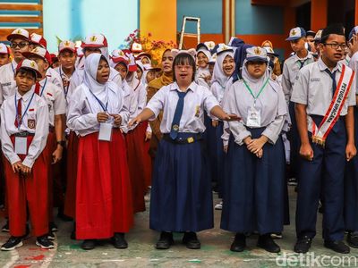 Bikin Haru, Tawa dan Senyum Anak Berkebutuhan Khusus Warnai Hari Pertama MPLS di SLBN 9