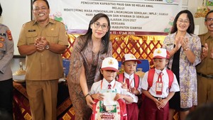 Siswa SD di Gianyar Dapat Seragam Gratis di Hari Pertama MPLS