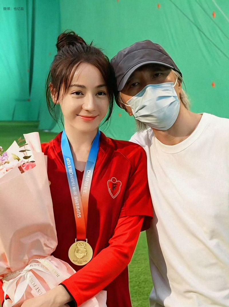 Dilraba Dilmurat bertransformasi menjadi atlet sepak bola dalam film Kung Fu Soccer.